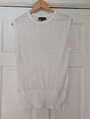 Banana Republic Men’s White Ribbed Sleeveless Crewneck Sweater Vest